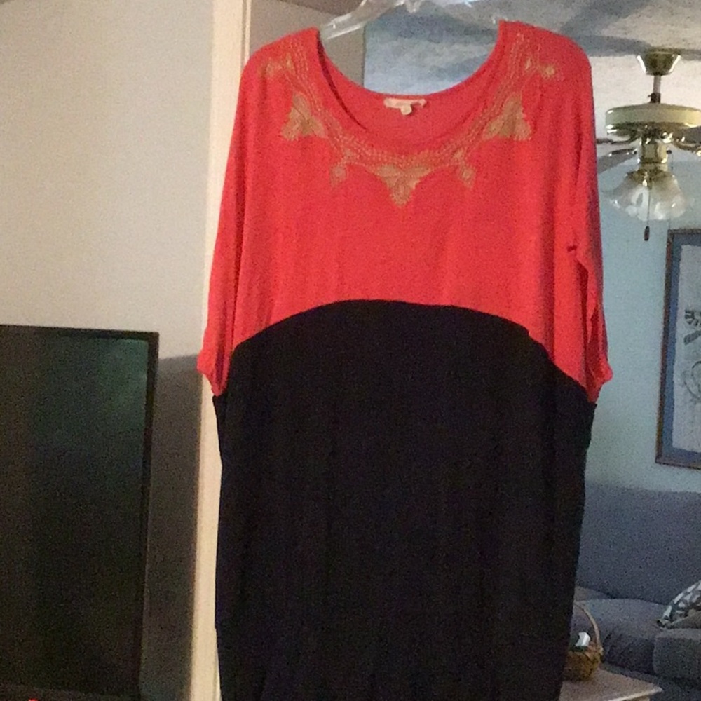 Women’s short sleeved pull over top size 2X